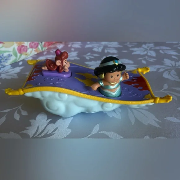 Fisher Price Little People Disney Aladdin Jasmine Musical Magic Carpet Toy - Picture 3 of 7